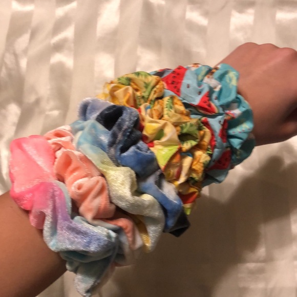 8pc Design Scrunchies - Picture 2 of 2